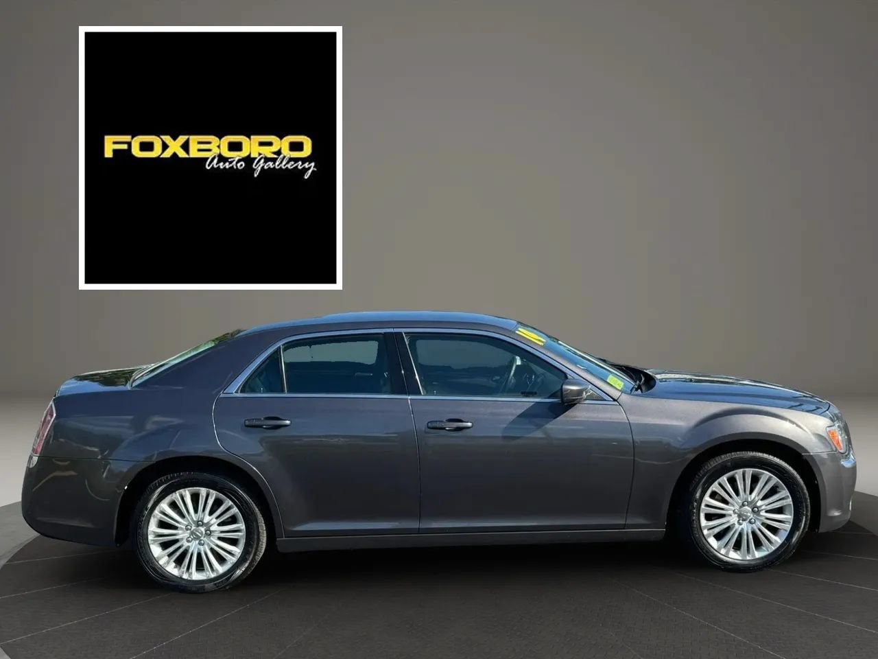 Used 2014 Chrysler 300 AWD w/ Driver Convenience Group image 4