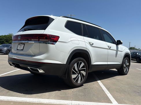 Used 2024 Volkswagen Atlas SE FWD image 8