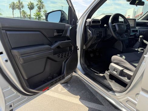 Used 2025 Toyota Tacoma SR AWD/4WD image 5