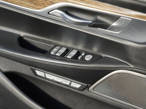 Used 2016 BMW 740i image 29