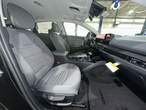 New 2025 Kia K4 EX image 24