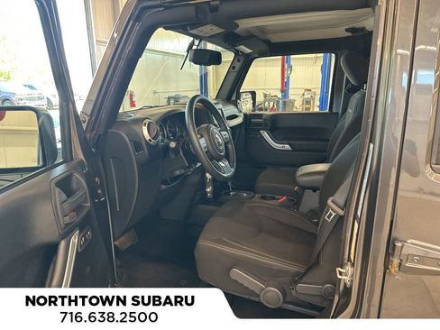 Used 2016 Jeep Wrangler Unlimited Sahara w/ Connectivity Group AWD/4WD image 13