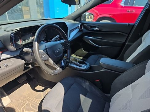 Used 2024 Chevrolet Trax RS w/ Sunroof Package image 9