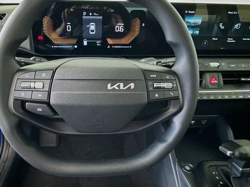 New 2025 Kia K4 LXS image 14