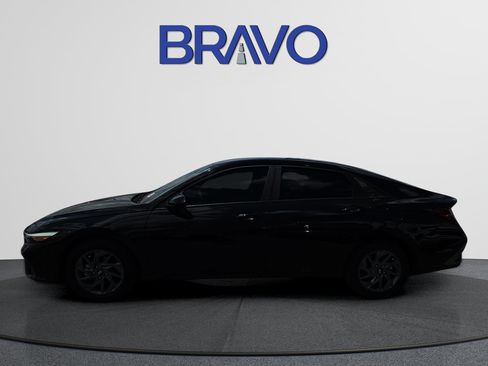 Used 2024 Hyundai Elantra SEL FWD image 2