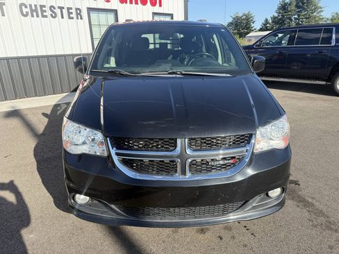 Used 2019 Dodge Grand Caravan SXT FWD image 3