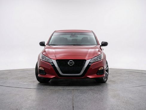 Used 2025 Nissan Altima 2.5 SV image 2