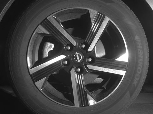 Used 2025 Nissan Sentra SV FWD image 15