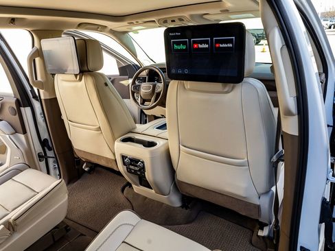 Used 2024 GMC Yukon XL Denali w/ Advanced Technology Package image 31