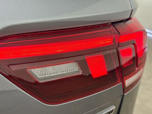 Used 2021 Volkswagen Tiguan SE image 31