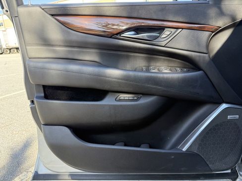 Used 2016 Cadillac Escalade 2WD image 43