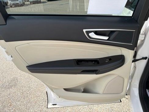 Used 2018 Ford Edge Titanium w/ Equipment Group 301A AWD/4WD image 13