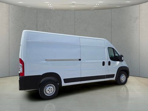Used 2024 RAM ProMaster 2500 w/ Convenience Group FWD image 3