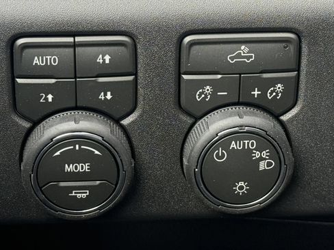 New 2026 Chevrolet Silverado 1500 LT w/ Z71 Off-Road Package AWD/4WD image 23