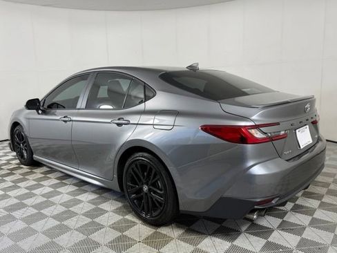 Used 2025 Toyota Camry SE FWD image 4