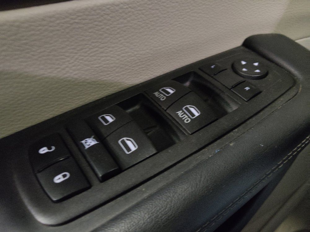 Used 2023 Chrysler Voyager LX FWD image 27