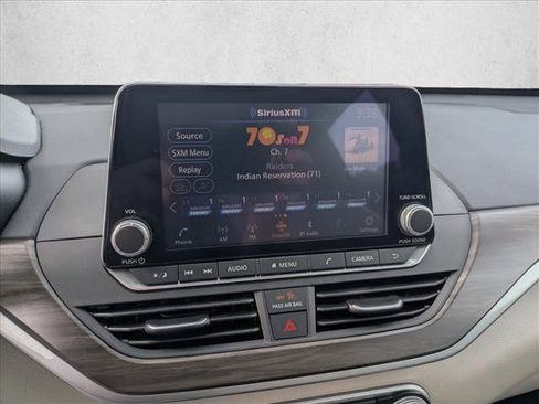 Used 2025 Nissan Altima 2.5 SV FWD image 12