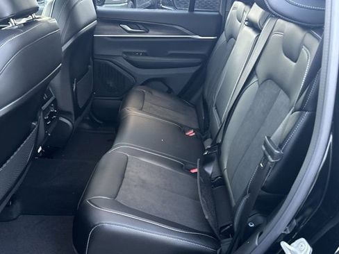 New 2026 Jeep Grand Cherokee Altitude image 20