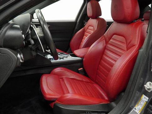 Used 2024 Alfa Romeo Giulia Veloce image 17