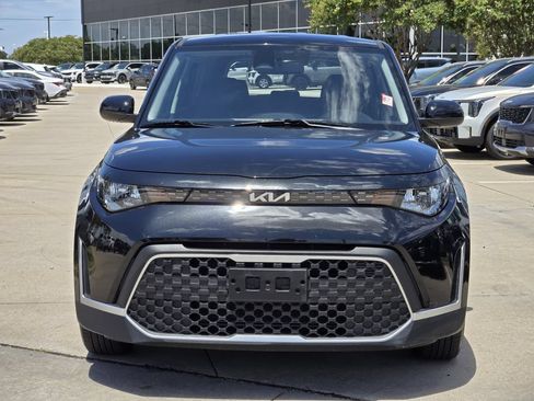 Used 2025 Kia Soul LX w/ LX Technology Package FWD image 11