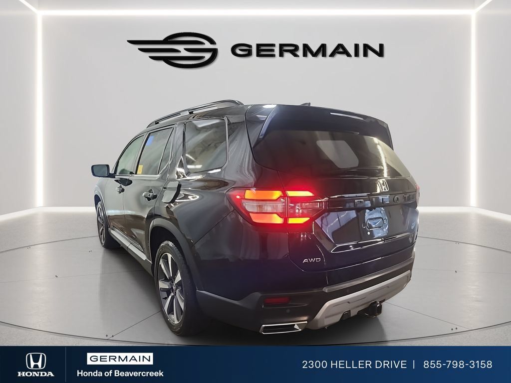 Used 2025 Honda Pilot Elite image 3