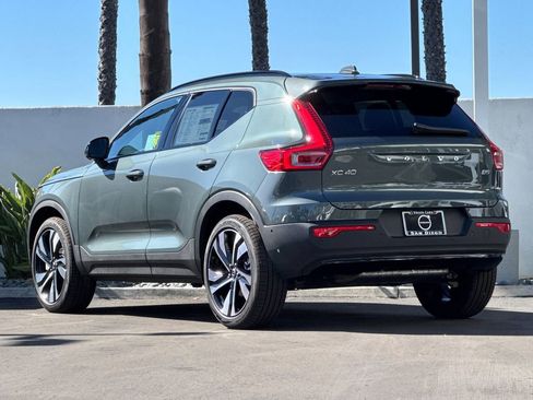 New 2026 Volvo XC40 B5 Ultra image 3