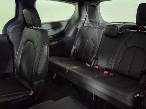 New 2026 Chrysler Pacifica Select image 33