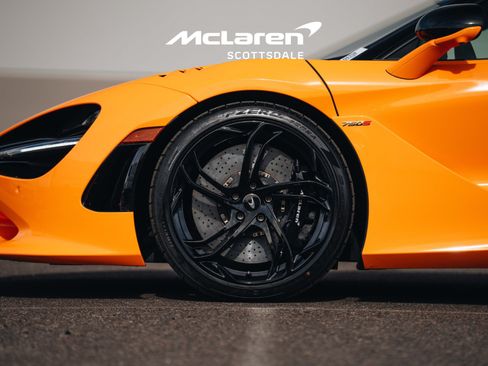 Used 2024 McLaren 750S RWD image 17