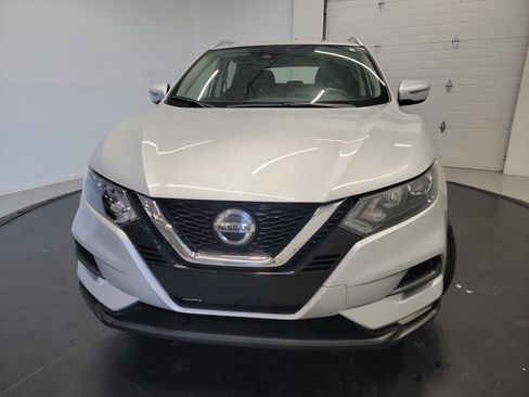 Used 2021 Nissan Rogue Sport SV FWD image 2