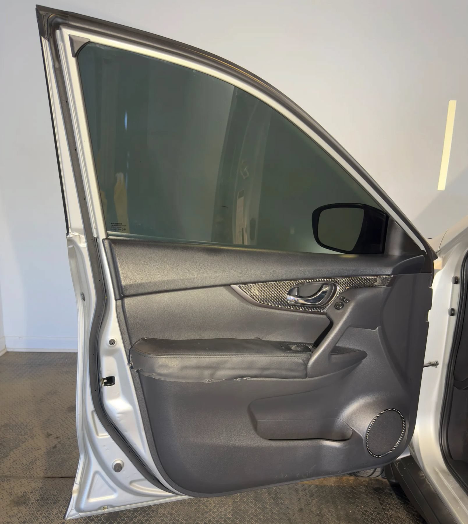 Used 2015 Nissan Rogue S AWD/4WD image 9