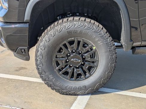 New 2026 Chevrolet Silverado 2500 ZR2 image 10