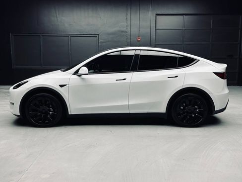 Used 2023 Tesla Model Y Long Range AWD/4WD image 4