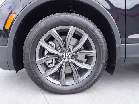 Used 2022 Volkswagen Tiguan SE FWD image 25