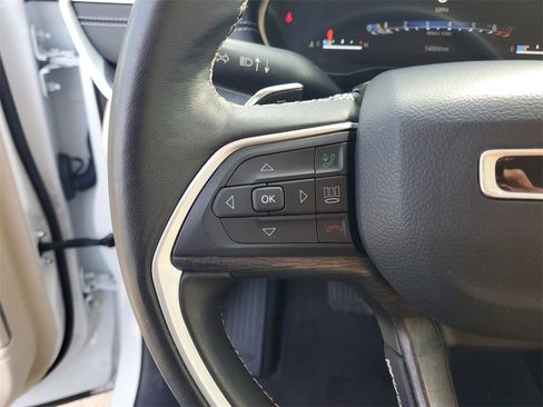 Used 2022 Jeep Grand Cherokee Limited image 18