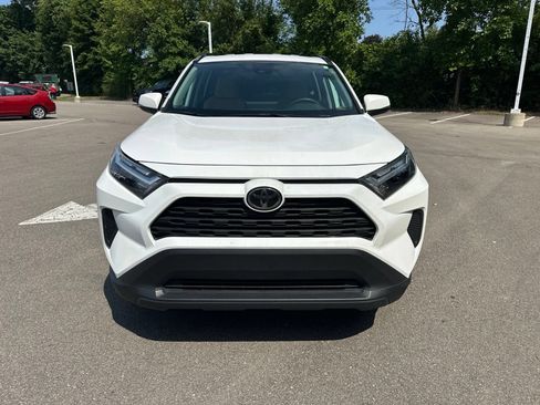 Used 2025 Toyota RAV4 XLE AWD/4WD image 2