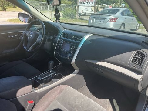 Used 2013 Nissan Altima 2.5 SV FWD image 2