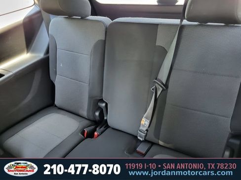 Used 2023 Chevrolet Traverse LT FWD image 19