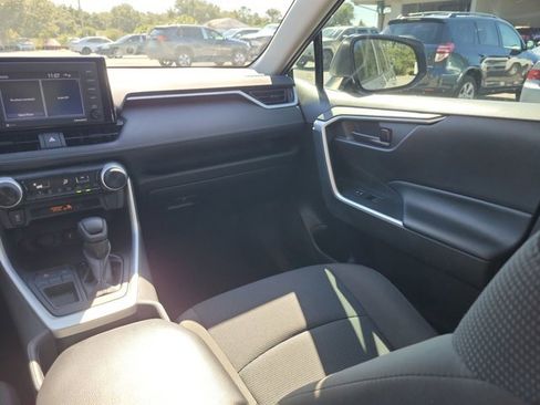 Used 2022 Toyota RAV4 LE image 17