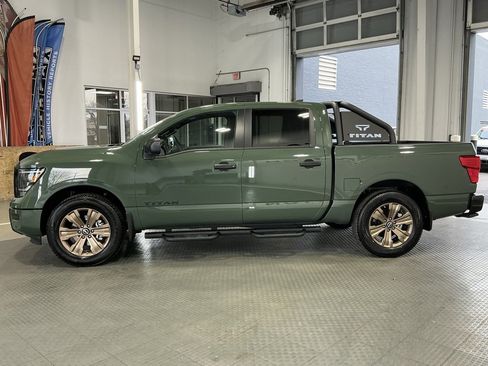 Used 2024 Nissan Titan SV w/ SV Bronze Edition Package image 19