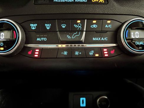 Used 2020 Ford Escape Titanium w/ Titanium Premium Package 2.0 AWD/4WD image 30