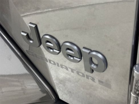 Used 2024 Jeep Gladiator Sport image 26