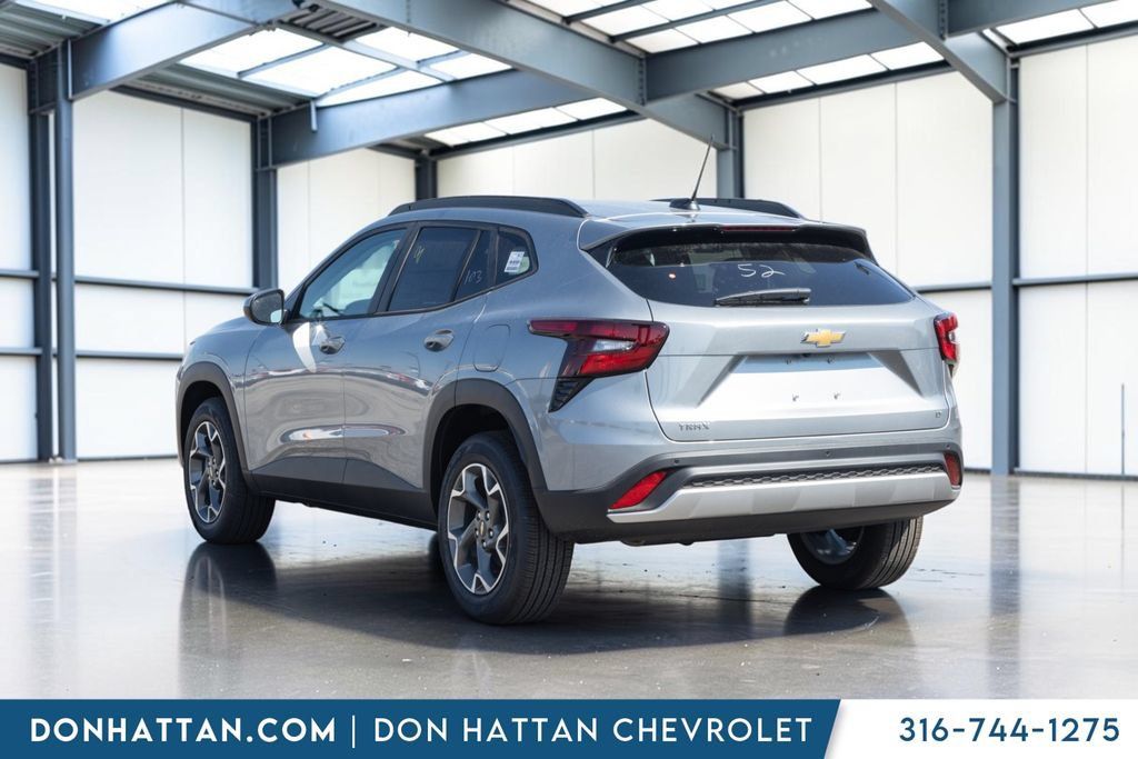 New 2026 Chevrolet Trax LT w/ Driver Confidence Package FWD image 22