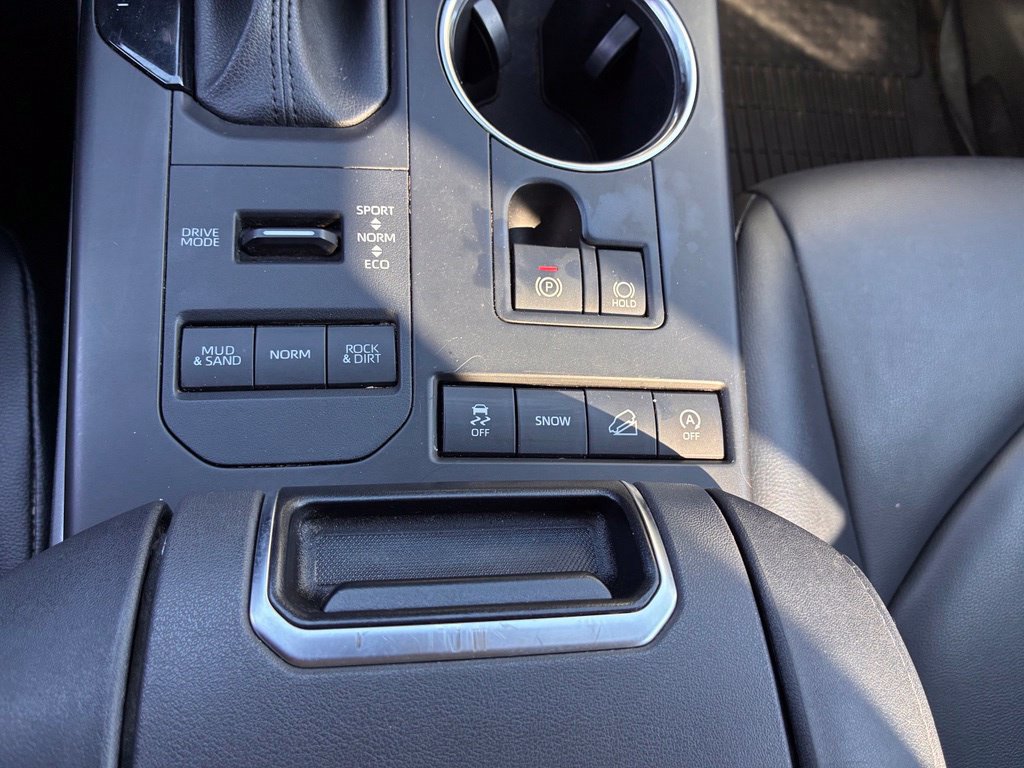 Used 2021 Toyota Highlander XLE AWD/4WD image 38