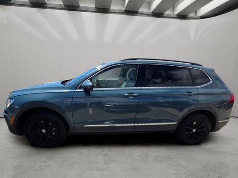 Used 2020 Volkswagen Tiguan SE w/ Panoramic Sunroof Package FWD image 3