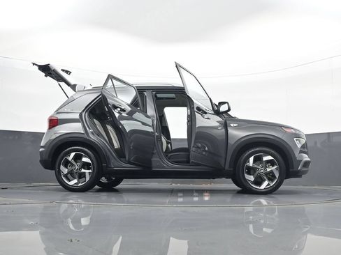 Certified 2024 Hyundai Venue SEL FWD image 34