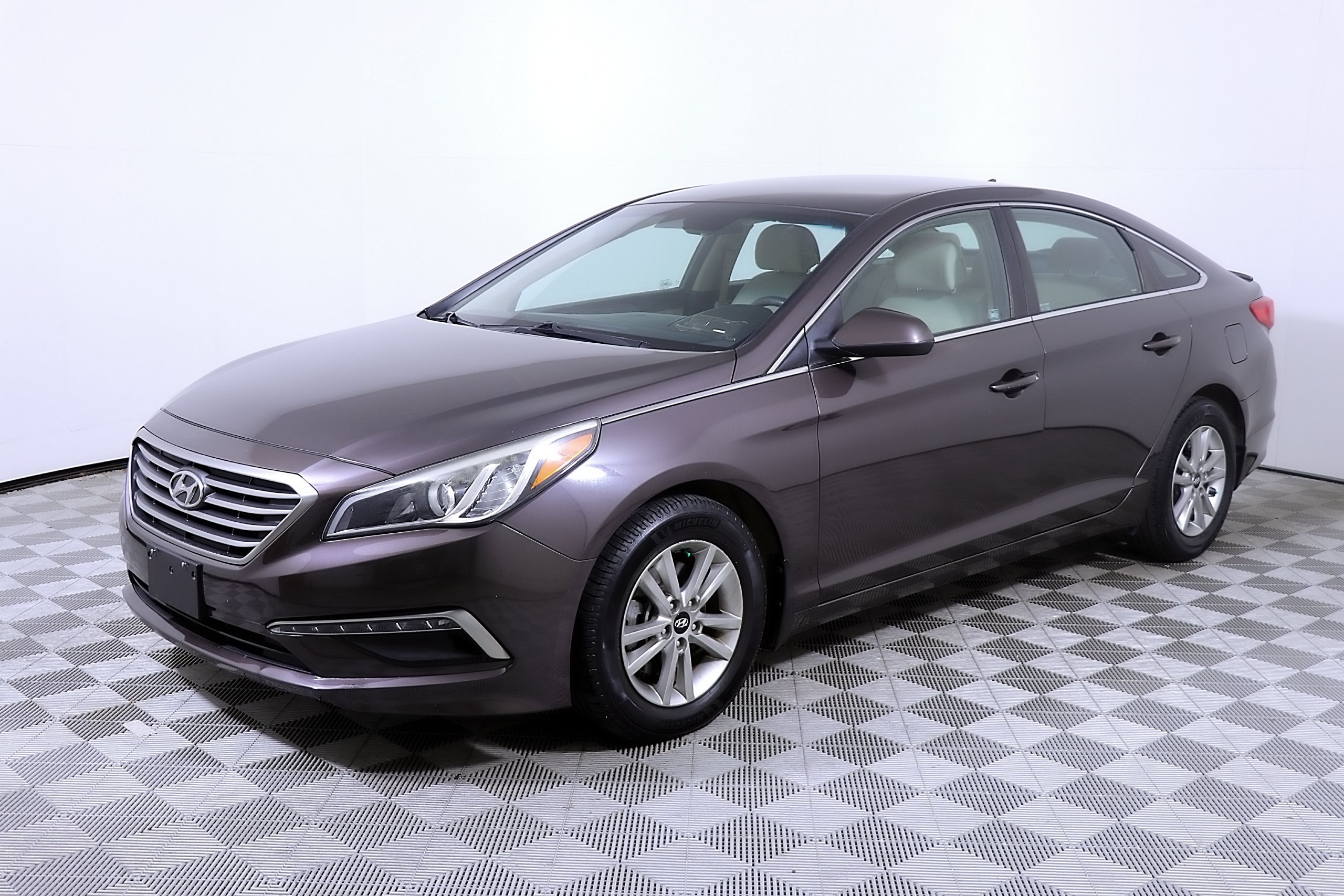 Used 2015 Hyundai Sonata SE FWD image 3