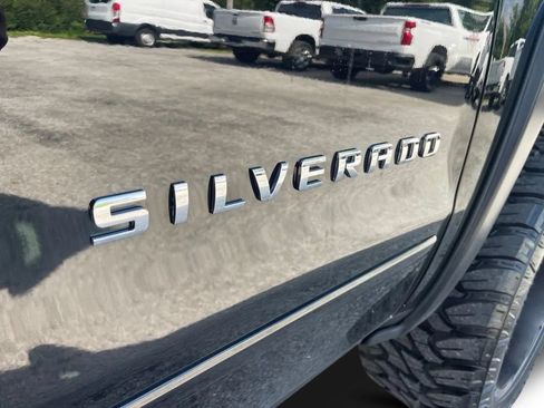 Used 2018 Chevrolet Silverado 1500 LT AWD/4WD image 11