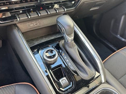 Used 2023 GMC Canyon AT4 image 16