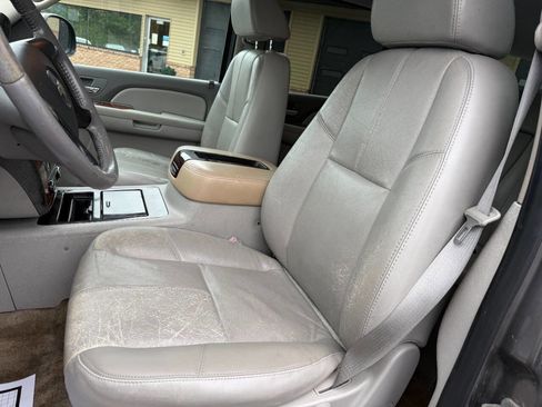 Used 2007 Chevrolet Suburban 2500 LT w/ LT Preferred Equipment Group AWD/4WD image 16