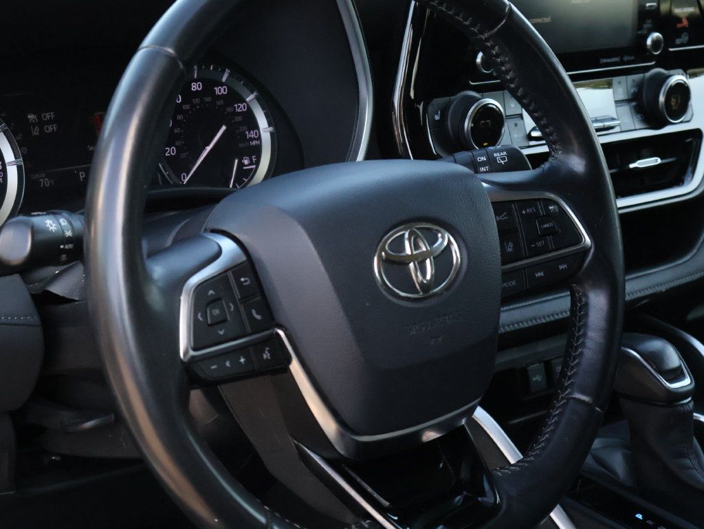 Used 2020 Toyota Highlander XLE AWD/4WD image 19